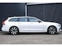 Volvo V90 T6 Automaat AWD Ultra Dark | Verwarmde Voorstoelen en Stuurwiel | Standkachel | Panoramisch Schuif-/Kanteldak | Harman Kardon Premium Audio | 360º Camera | Gelamineerde zijruiten en achterruit | Zonnescherm Zijramen Achter