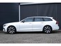 Volvo V90 T6 Automaat AWD Ultra Dark | Verwarmde Voorstoelen en Stuurwiel | Standkachel | Panoramisch Schuif-/Kanteldak | Harman Kardon Premium Audio | 360º Camera | Gelamineerde zijruiten en achterruit | Zonnescherm Zijramen Achter