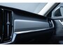Volvo V90 T6 Automaat AWD Ultra Dark | Verwarmde Voorstoelen en Stuurwiel | Standkachel | Panoramisch Schuif-/Kanteldak | Harman Kardon Premium Audio | 360º Camera | Gelamineerde zijruiten en achterruit | Zonnescherm Zijramen Achter