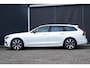 Volvo V90 T6 Automaat AWD Ultra Dark | Verwarmde Voorstoelen en Stuurwiel | Standkachel | Panoramisch Schuif-/Kanteldak | Harman Kardon Premium Audio | 360º Camera | Gelamineerde zijruiten en achterruit | Zonnescherm Zijramen Achter