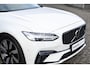 Volvo V90 T6 Automaat AWD Ultra Dark | Verwarmde Voorstoelen en Stuurwiel | Standkachel | Panoramisch Schuif-/Kanteldak | Harman Kardon Premium Audio | 360º Camera | Gelamineerde zijruiten en achterruit | Zonnescherm Zijramen Achter