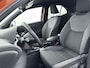 Toyota Yaris Cross 1.5 Hybrid First Edition Bi-Tone | Metaallak | Stoelverwarming | Parkeersensoren Voor+Achter | LM-Velgen | Donker Getinte Achterruiten |