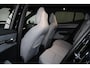 Volvo EX30 Twin Motor Performance Ultra Europa Sport - Verwarmbare voorstoelen - Verwarmbaar stuur - Panoramisch dak - 20' LMV - Adaptive Cruise Control - Pilot Assist - BLIS dodehoekassistentie - Harman Kardon premium audio - Keyless Drive - Elektr. bedienbare achterklep - Parkeersensoren voor & achter - Draadloze Apple Carplay - Parkeercamera achter - Google infotainment met Google Maps navigatie