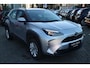 Toyota Yaris Cross HYBRID 115 ACTIVE TREKHAAK STOEL/STUUR/VOORRUITVERW. ANDROID/APPLE CAMERA LM-VELGEN