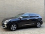 Kia Niro 1.6 GDi PHEV ExecutiveLine | Leder | Navigatie | Schuif/kanteldak | Afneembare trekhaak | JBL sound | Stoelverwarming&koeling | Apple CarPlay | Camera | LED | DAB | Adaptieve cruise | Lane assist | Dodehoekdetectie | Volledig onderhouden