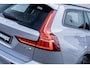 Volvo V60 2.0 T6 Plug-in hybrid AWD Plus Dark Elektrisch verstelbare stoelen | Harmon Kardon | Sportstoelen| Electrisch inklapbare Trekhaak | 360 Camera | Verwarmbare Voorruit