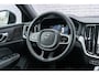 Volvo V60 2.0 T6 Plug-in hybrid AWD Plus Dark Elektrisch verstelbare stoelen | Harmon Kardon | Sportstoelen| Electrisch inklapbare Trekhaak | 360 Camera | Verwarmbare Voorruit