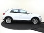 Volkswagen T-Roc 1.5 TSI Style | Digital cockpit Pro | Dodehoek detectie | Stoel- en stuurwielverwarming | Achteruitrijcamera | Parkeerassistent | CarPlay | Adaptieve cruise control |