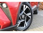 Toyota C-HR 1.8 Hybrid Dynamic Plus Bi-Tone | Rijklaar | Stoel-/stuurverw. | Blind Spot | LED | Apple/Android | Keyless | Parkeersens. v+a