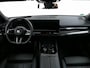 BMW 5-Serie Touring 520iA M-SPORT ** ADAPT. LED, LEDER, PANORAMA, TREKH, H&K SOUND, DR. ASS+ ** 1e EIG - UNFALLFREI ** ** INFORMEER OOK NAAR ONZE AANTREKKELIJKE FINANCIAL-LEASE TARIEVEN **