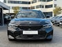 BMW 3-Serie Touring 320d xDrive M-SPORT ** LED, NAVI+, LEDER, PANORAMA, H&K, HuD, TREKH, 19-inch LMV ** 1e EIG - UNFALLFREI ** ** INFORMEER OOK NAAR ONZE AANTREKKELIJKE FINANCIAL-LEASE TARIEVEN **