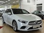 Mercedes-Benz A-klasse 250e AMG ** LED, MBUX+, DISTR, PANORAMA, HuD, 2-Zone CLIMA, 19-inch LMV, ** 1e EIG - UNFALLFREI ** ** INFORMEER OOK NAAR ONZE AANTREKKELIJKE FINANCIAL-LEASE TARIEVEN **