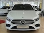 Mercedes-Benz A-klasse 250e AMG ** LED, MBUX+, DISTR, PANORAMA, HuD, 2-Zone CLIMA, 19-inch LMV, ** 1e EIG - UNFALLFREI ** ** INFORMEER OOK NAAR ONZE AANTREKKELIJKE FINANCIAL-LEASE TARIEVEN **