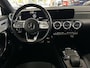 Mercedes-Benz A-klasse 250e AMG ** LED, MBUX+, DISTR, PANORAMA, HuD, 2-Zone CLIMA, 19-inch LMV, ** 1e EIG - UNFALLFREI ** ** INFORMEER OOK NAAR ONZE AANTREKKELIJKE FINANCIAL-LEASE TARIEVEN **