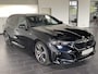 BMW 5-Serie Touring 540d xDrive M-SPORT Pro ** LED, PANORAMA, LEDER, 20-inch LMV, ICONIC GLOW, TREKH ** Ex BMW - € 25.900 onder NP ** ** INFORMEER OOK NAAR ONZE AANTREKKELIJKE FINANCIAL-LEASE TARIEVEN **