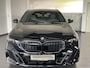 BMW 5-Serie Touring 540d xDrive M-SPORT Pro ** LED, PANORAMA, LEDER, 20-inch LMV, ICONIC GLOW, TREKH ** Ex BMW - € 25.900 onder NP ** ** INFORMEER OOK NAAR ONZE AANTREKKELIJKE FINANCIAL-LEASE TARIEVEN **