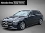 Mercedes-Benz C-klasse Estate 300e AMG ** LED, MBUX+, WINTER-, KEYLESS-, MEMORY-, SPIEGEL-PACK ** Slechts 9.878km. - UNFALLFREI ** ** INFORMEER OOK NAAR ONZE AANTREKKELIJKE FINANCIAL-LEASE TARIEVEN **
