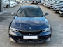 BMW 3-Serie Touring 320d xDrive M-SPORT ** LED, NAVI+, HALF-LEDER, VERW. STUUR, HuD, TREKH, 19-inch LMV, TANSANIT BLAU ** 1e EIG - UNFALLFREI ** ** INFORMEER OOK NAAR ONZE AANTREKKELIJKE FINANCIAL-LEASE TARIEVEN **