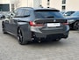 BMW 3-Serie Touring 320d xDrive M-SPORT ** LED, NAVI+, PANORAMA, HuD, TREKH, 19-inch LMV, DRAVIT GRAU ** 1e EIG - UNFALLFREI ** ** INFORMEER OOK NAAR ONZE AANTREKKELIJKE FINANCIAL-LEASE TARIEVEN **