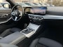 BMW 3-Serie Touring 320d xDrive M-SPORT ** LED, NAVI+, PANORAMA, HuD, TREKH, 19-inch LMV, DRAVIT GRAU ** 1e EIG - UNFALLFREI ** ** INFORMEER OOK NAAR ONZE AANTREKKELIJKE FINANCIAL-LEASE TARIEVEN **