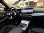 BMW 3-Serie Touring 320d xDrive M-SPORT ** LED, NAVI+, HALF-LEDER, PANO, H&K, HuD, TREKH, 19-inch LMV ** 1e EIG - UNFALLFREI ** ** INFORMEER OOK NAAR ONZE AANTREKKELIJKE FINANCIAL-LEASE TARIEVEN **
