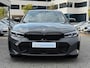 BMW 3-Serie 320d xDrive M-SPORT ** LED, NAVI+, HALF-LEDER, HuD, ACC, 19-inch LMV, DRAVIT GRAU ** 1e EIG - UNFALLFREI - BMW GAR ** ** INFORMEER OOK NAAR ONZE AANTREKKELIJKE FINANCIAL-LEASE TARIEVEN **