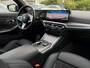 BMW 3-Serie 320d xDrive M-SPORT ** LED, NAVI+, HALF-LEDER, HuD, ACC, 19-inch LMV, DRAVIT GRAU ** 1e EIG - UNFALLFREI - BMW GAR ** ** INFORMEER OOK NAAR ONZE AANTREKKELIJKE FINANCIAL-LEASE TARIEVEN **