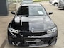 BMW 3-Serie Touring 330e M-SPORT ** ADAPT. LED, HALF-LEDER, HuD, ACC, SHADOW LINE, H&K SOUND, 19-inch LMV ** 1e EIG - UNFALLFREI ** ** INFORMEER OOK NAAR ONZE AANTREKKELIJKE FINANCIAL-LEASE TARIEVEN **