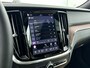 Volvo V60 T8 Recharge Ultra Dark | 19" | Bowers & Wilkins | Geventileerd Nappa | Massagestoelen | Trekhaak | Panoramadak | Head-up | 360 Camera | Elektr. verst. Stoelen | Full LED