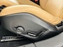 Volvo V60 T8 Recharge Ultra Dark | 19" | Bowers & Wilkins | Geventileerd Nappa | Massagestoelen | Trekhaak | Panoramadak | Head-up | 360 Camera | Elektr. verst. Stoelen | Full LED