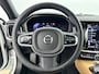 Volvo V60 T8 Recharge Ultra Dark | 19" | Bowers & Wilkins | Geventileerd Nappa | Massagestoelen | Trekhaak | Panoramadak | Head-up | 360 Camera | Elektr. verst. Stoelen | Full LED