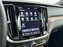 Volvo V60 T8 Recharge Ultra Dark | 19" | Bowers & Wilkins | Geventileerd Nappa | Massagestoelen | Trekhaak | Panoramadak | Head-up | 360 Camera | Elektr. verst. Stoelen | Full LED