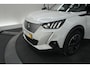 Peugeot e-2008 EV GT Pack 50 kWh |SOH=92,5%| Schuif-/Kanteldak | Adaptieve Cruise Control | Camera | Dodehoekdetectie |