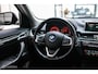 BMW X1 sDrive18i High Executive | 1e eigenaar | Dealer OH | Trekhaak | Leder | Sportstoelen | HUD | Stoelverwarming | Clima | LED |