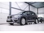 BMW X1 sDrive18i High Executive | 1e eigenaar | Dealer OH | Trekhaak | Leder | Sportstoelen | HUD | Stoelverwarming | Clima | LED |