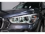 BMW X1 sDrive18i High Executive | 1e eigenaar | Dealer OH | Trekhaak | Leder | Sportstoelen | HUD | Stoelverwarming | Clima | LED |