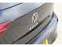 Volkswagen Golf 1.5 eTSI R-Line Business | IQ/Dynamic light | Panoramadak | Rijklaar