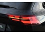 Volkswagen Golf 1.5 eTSI R-Line Pano 19inch Trekh IQ-light ACC Camera
