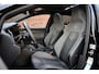 Volkswagen Golf 1.5 eTSI R-Line Pano 19inch Trekh IQ-light ACC Camera