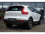 Volvo XC40 2.0 B4 Plus Dark | Adaptieve Cruise + Pilot Assist | Elek. Trekhaak | Stoel & Stuurverwarming | Elek. Stoelen + Geheugen | Parkeer Camera | Elek. Achterklep | Google | Keyless Entry
