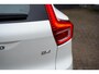 Volvo XC40 2.0 B4 Plus Dark | Adaptieve Cruise + Pilot Assist | Elek. Trekhaak | Stoel & Stuurverwarming | Elek. Stoelen + Geheugen | Parkeer Camera | Elek. Achterklep | Google | Keyless Entry
