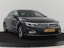 Volkswagen Passat 1.5 TSI R-Line | Nappaleder | Stoelverwarming | Camera | Carplay | Massage | Memory | Side Assist | Navigatie | Matrix LED | Adaptive cruise
