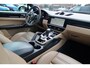 Porsche Cayenne Coupé 3.0 E-Hybrid Platinum Edition | Sport Design | Massage | Adaptieve cruise | Dealer onderhouden | 22 inch |