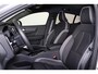 Volvo C40 Plus 69 kWh - Panoramadak - IntelliSafe Assist & Surround - Parkeercamera achter - Verwarmde voorstoelen & stuur - Parkeersensoren voor & achter - Warmtepomp - Draadloze tel. lader - Extra getint glas - 20' LMV