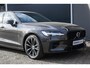 Volvo V60 T6 Plug-in hybrid AWD Plus Dark | Semi Elektrische Trekhaak | Adaptieve Cruise Control | BLIS | Elektrische verstelbare voorstoelen | Verwarmbare voorstoelen en stuurwiel | 360 graden camera |