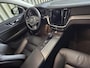 Volvo V60 2.0 B3 Essential Edition | 19" Black Edition Velgen | Sport Pack | Leder | Adaptieve Cruise Control | Stoelverwarming | Park Assist |