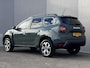 Dacia Duster 1.3 TCe 150 Journey Automaat / Fabrieksgarantie tot 04-2027 < 100.000 km / Dealer onderhouden / Navigatie / Camera / Dode hoek detectie / Apple Carplay Android / Stoelverwarming / 17" LM met All Season banden /