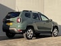 Dacia Duster 1.3 TCe 150 Journey Automaat / Fabrieksgarantie tot 04-2027 < 100.000 km / Dealer onderhouden / Navigatie / Camera / Dode hoek detectie / Apple Carplay Android / Stoelverwarming / 17" LM met All Season banden /