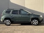 Dacia Duster 1.3 TCe 150 Journey Automaat / Fabrieksgarantie tot 04-2027 < 100.000 km / Dealer onderhouden / Navigatie / Camera / Dode hoek detectie / Apple Carplay Android / Stoelverwarming / 17" LM met All Season banden /