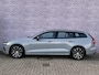 Volvo V60 2.0 T6 Plug-in hybrid AWD Plus Dark | 360° Camera | Stoel en stuurverwarming | Trekhaak | Adaptieve cruise control | Harman/Kardon audio | BLIS dodehoekdetectie |
